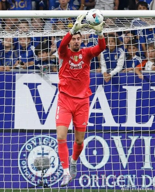 库尔图瓦:丢球有些愚蠢 三对一还被对手射门得分