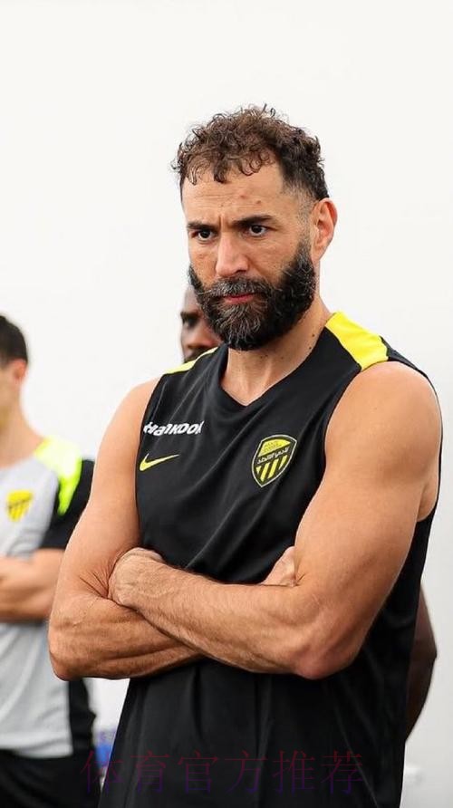 阿拉巴:本泽马表现不可思议 曼城一大优势是教练 阿拉巴:本泽马表现不可思议 曼城一大优势是教练