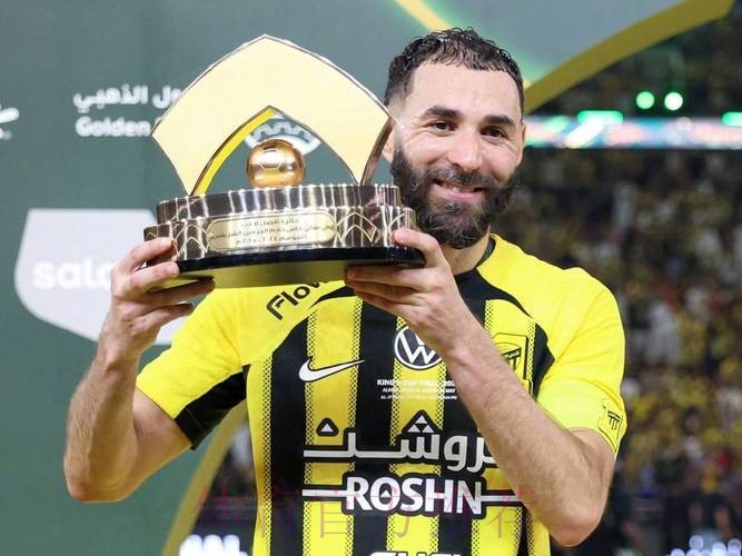 阿拉巴:本泽马表现不可思议 曼城一大优势是教练 阿拉巴:本泽马表现不可思议 曼城一大优势是教练